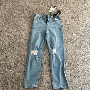 Kendall and Kylie, high-rise skater Jean 3/26